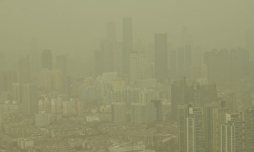 Velika pješčana oluja prohujala kroz Kinu, u Pekingu alarmantno zbog kakvoće zraka