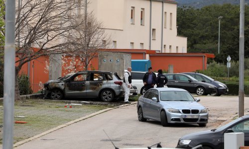 Brzom akcijom uhićen muškarac koji je zapalio automobil dvojici policajaca na Cresu