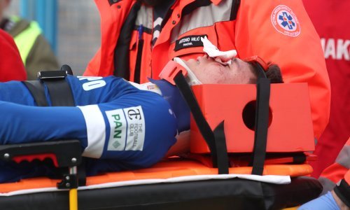 Pogledajte stravičan sudar na utakmici polufinala Kupa; igrač Slavena prevezen u bolnicu