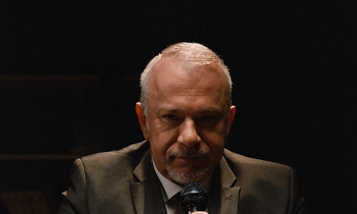 Voditelji kakve još nismo vidjeli: Šprajc kao Kum, Damira Gregoret kao zvijezda noira