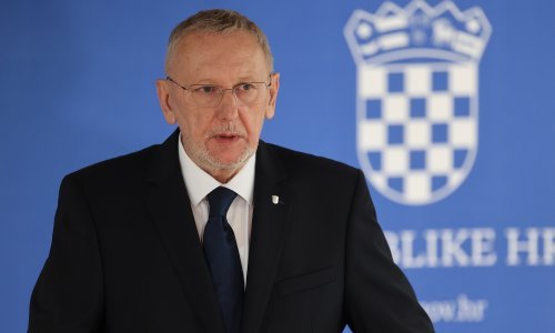 Božinović potvrdio da je uhićena osoba osumnjičena za požar automobila na Cresu