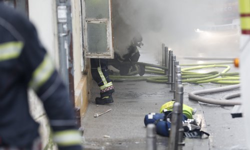 Buknuo požar u stanu u Mokošici, dubrovački vatrogasci na terenu
