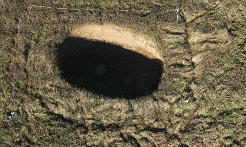 U Mečenčanima na Banovini otvorile se nove ogromne rupe, približavaju se kućama