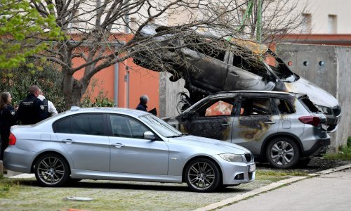 Doznalo se tko je zapalio automobile na Cresu: Radi o rabijatnom umirovljeniku