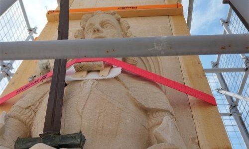 [FOTO] Nove aktivnosti na sanaciji oštećenja Orlandovog stupa