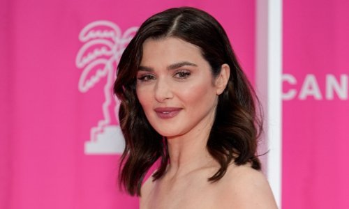 Niste oduševljeni kratkim frizurama? Ovo je savršena anti-age frizura za zrelije dame