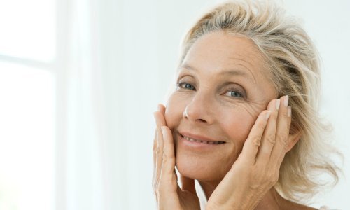 Odaje godine: Evo zašto koža na vratu uvijek izgleda mnogo starije od lica