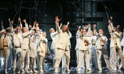 Bliži se operni debi bivšeg predsjednika, izašle prve fotografije 'Lennona'