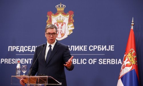 Vučić priznao da prodaju oružje Ukrajini, usporedio se s HDZ-om, pričao o vinu...