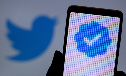 Era Twitterovih plavih kvačica je gotova