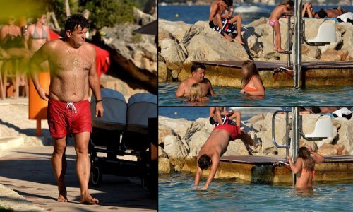 Andrija Jarak nije na zadatku: Uživa na plaži svog djetinjstva