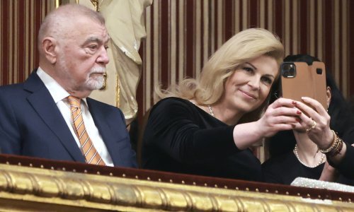 Kolinda na premijeri opere zablistala u crnom, padali su i selfiji s njom