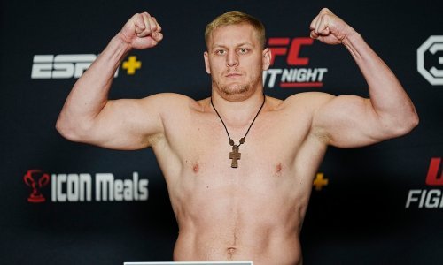 UFC ima novog 'monstruma' teške kategorije; Rus još jedan meč okončao brutalnim udarcima