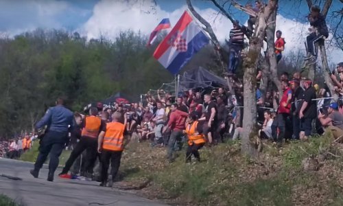 Pojavila se nova snimka tučnjave na reliju. Sve je počelo zbog prolivenog pića?