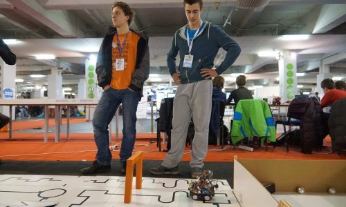 Dva karlovačka srednjoškolca sami rade robote