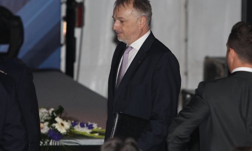 Vlada: Hernadi nije sudjelovao u razgovorima o mogućem otkupu dionica MOL-a