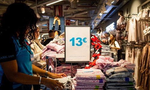 Trgovac kod kojeg Hrvati hrle po jeftinu robu zatvara sve više trgovina