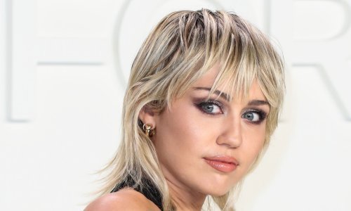 Miley Cyrus oprostila se od imidža plavuše i brojne oduševila