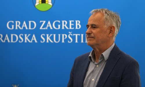 Predovan: Nisam čuo da je učenik dobio peticu zato što je krenuo u školu