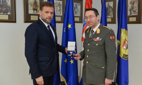 Banožić odlikovao austrijskog generala za doprinos u povratu slavnog aviona Hrvatskoj