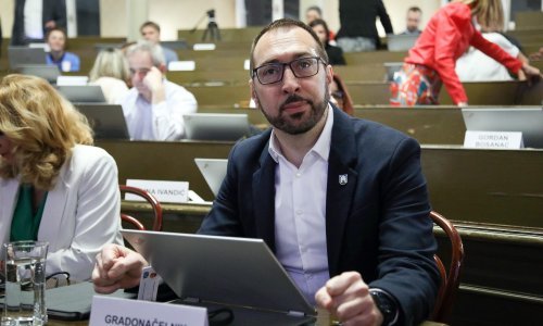 Holding izdaje novu obveznicu, zastupnicima smeta hitnost postupka dvaju projekata