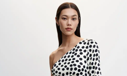 Neodoljiva haljina na točkice kao stvorena je za svečane prigode