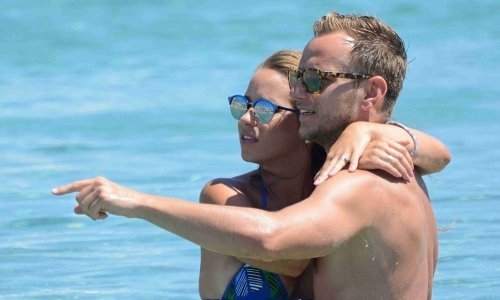 Rakitići uživaju sa svojim djevojčicama u tradicionalnim nošnjama