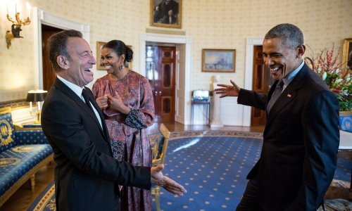 Michelle Obama zapjevala s Bruceom Springsteenom na pozornici