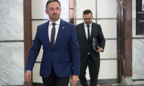 Ministar Piletić: 'Novi zakon rješenje je za niske plaće u državnim i javnim službama'