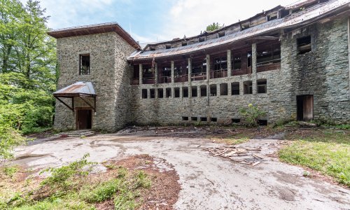 Ovako sada izgleda nekada elitna Titova vila na Plitvicama