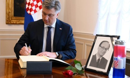 Knjiga žalosti za Nikicu Valentića otvorena u Banskim dvorima