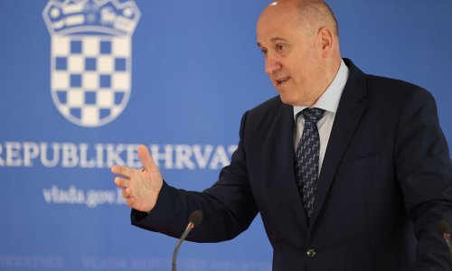 Bačić: Do kraja listopada zbrinut ćemo sve koji žive u kontejnerima