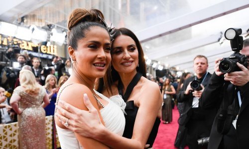 Salma Hayek i Penelope Cruz pokazale kako je izgledalo zajedničko spremanje za Met Galu