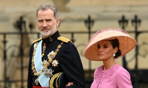 Kraljica Letizia privlačila je poglede u ružičastoj i s upečatljivim šeširom