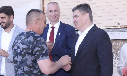 Milanović na godišnjici prosvjeda pred Banovinom: Prosvjednici su prije 32 godine došli tražiti pravdu