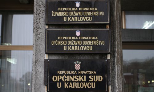 Karlovac: Ravnateljica i pedagoginja optužene zbog prikrivanja vršnjačkog nasilja