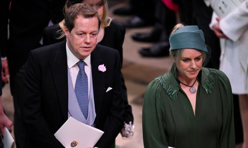 Camillina djeca iz prvog reda gledala su kako im majka postaje kraljica