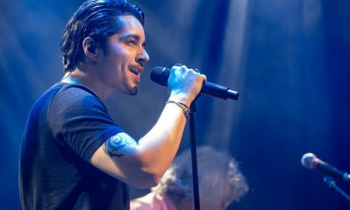 Parni Valjak prvi put nastupio s novim pjevačem Igorom Drvenkarom