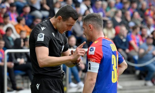 Kapetan Basela Xhaka glavom udario Hrvata; švicarski mediji zgroženi