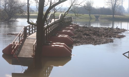 Otplutali pontonski most u Karlovcu za 60-tak dana bit će vraćen na svoje mjesto