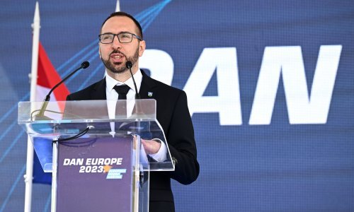 Tomašević tvrdi da će riješiti problem rada knjižnica, komentirao i prirez