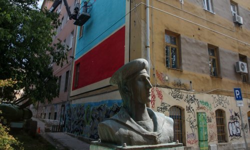 Zgradu Rojca krase tri nova murala