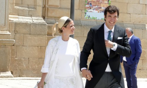 Vjenčanicu obogatila raskošnim ogrtačem: Izdanje ove mladenke sve je oduševilo