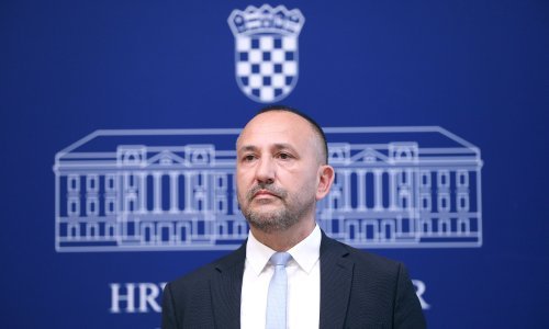 Zekanović o umjetnoj inteligenciji, obraćanje obilježio manji incident