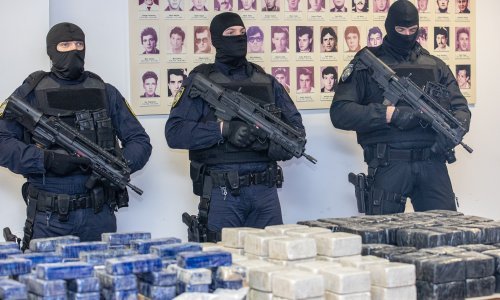 Trojcu zatvor zbog šverca kokaina u Pločama, carinik ostao i bez novog Volva