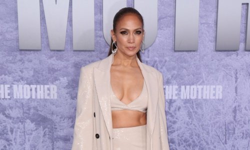 Jennifer Lopez u izazovnom topu istaknula isklesane trbušnjake