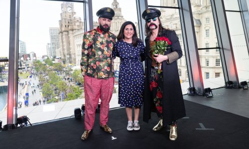 Let 3 na BBC-ju: Voditeljici dali buket ruža ubranih s mjesta na kojem inače nose cvijeće