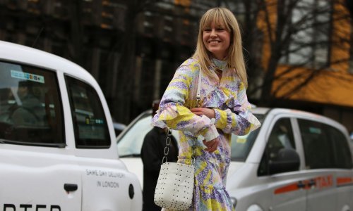 Lepršav i moderan odabir: Ove haljine najbolje pristaju damama iznad 50-e