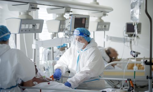 'Teorija o curenju covida-19 iz laboratorija ostaje na stolu'