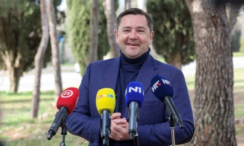 Glavni državni inspektor kažnjen s 865 eura zbog propusta oko plaće i nekretnina